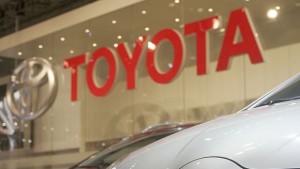 Тойота е лидер по продажби сред автомобилните гиганти