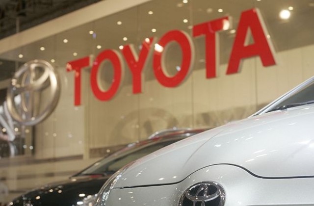Тойота е лидер по продажби сред автомобилните гиганти