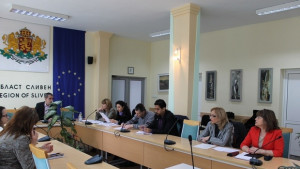 Помагат на дете в риск в Сливен