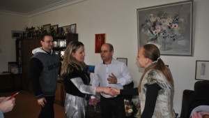 Кметът ориса първото бебе на годината родено в Русе