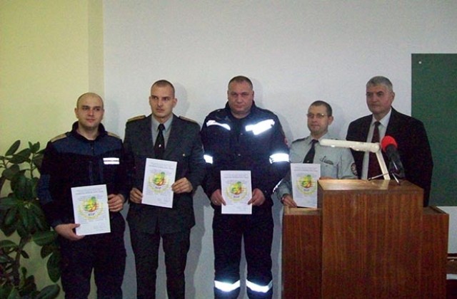 Наградиха пожарникари във Враца