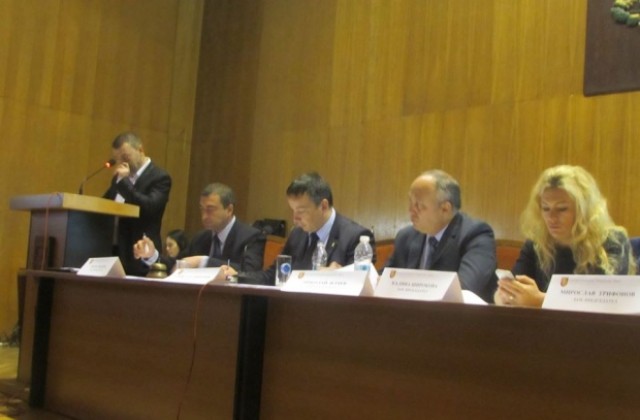 След бурни дебати местният парламент гласува общинския бюджет за 2016 год.