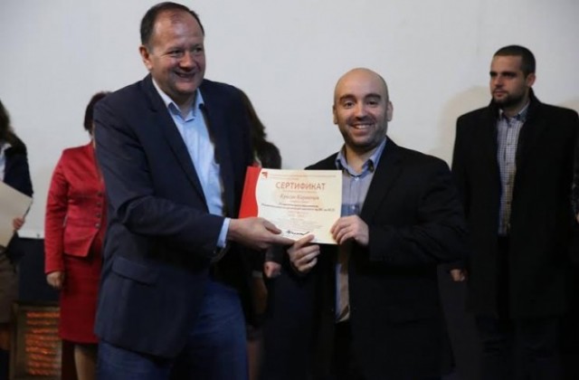 Красин Каракоцев завърши политическата академия на БСП