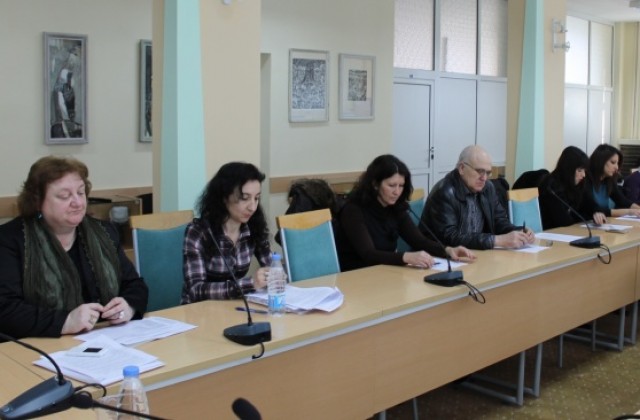 70% от завършващите 7-ми и 8-ми клас продължават  средно образование