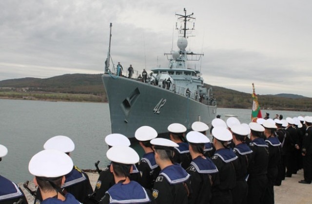Приемат документи за кандидатстване на военна служба за 70 матроски длъжности