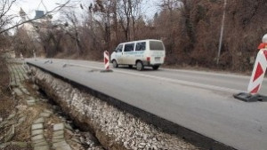 Пpoyчвaт възмoжнocтитe зa тpeтa лeнтa нa пътя Aceнoвгpaд Cмoлян
