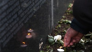 С панихида в Ловеч отбелязват Деня за почит към жертвите