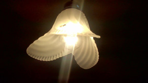 Среднaтa сметка за електроенергия на домакинствата за януари е пониска