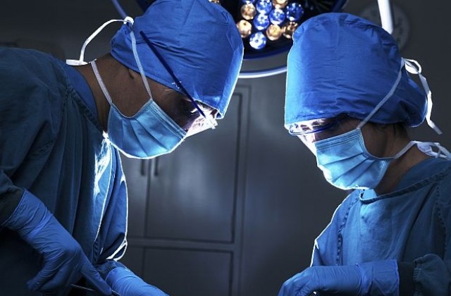 Разделиха сиамски близначки, свързани в гръдния кош и черния дроб