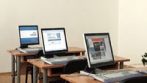 Обучават безплатно младежи по ИКТ