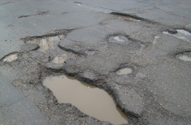 Запълват дупките по големите булеварди в Пловдив