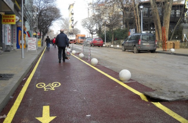 Най-новата варненска велоалея – по-широка и с червен асфалт (СНИМКИ)