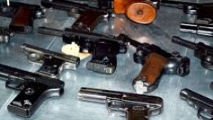 Боен арсенал алкохол и цигари откри полицията при спецакция в