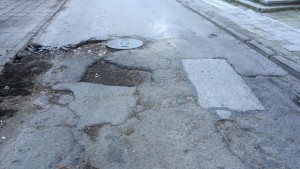 Ударно запълват дупки по пътищата в Западен