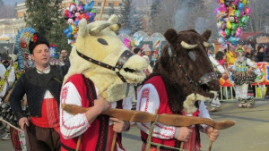 Кукерите от Зимница със златна маска от фестивала в Перник