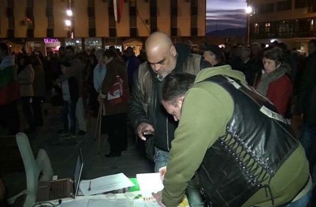 Стотици на протест в Сопот: Новото Възраждане да тръгне от Подбалкана (СНИМКИ)