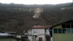 Срутването в Провадия затрупа къща