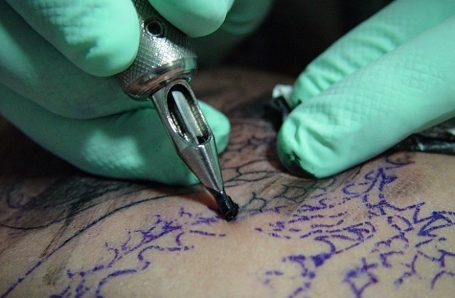Опасна козметика и мастила за татуировки отново плъзнаха на европейския пазар