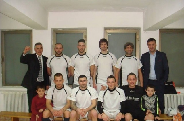 Отборът на „Община Дряново” на четвъртфинал в турнира по футбол на малки врати