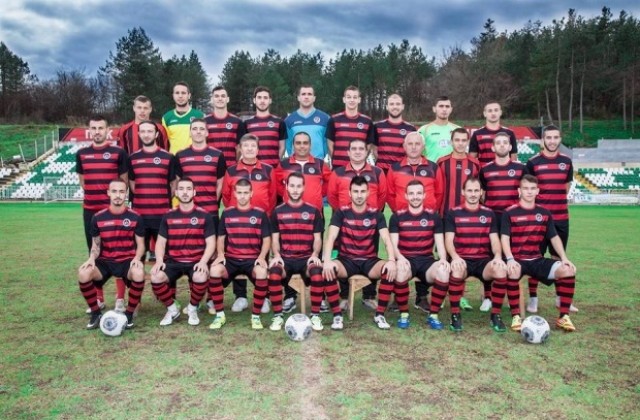 Локо (Mездра) и Миньор (Перник) завършиха 1:1 в контрола