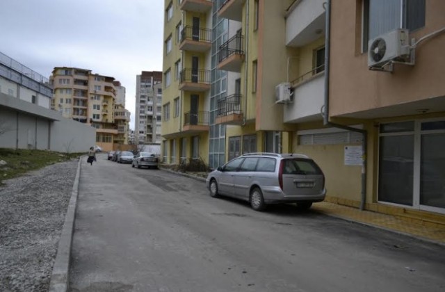 Възстановени са бордюрът и пътният банкет по ул. „Асти” във В. Търново