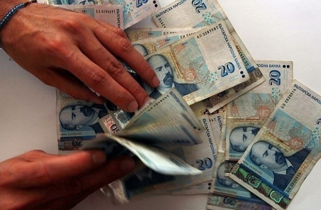 40% от започналите работа българи остават бедни