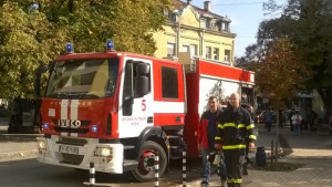 Огнеборците измъкнаха безпомощна жена от апартамента й