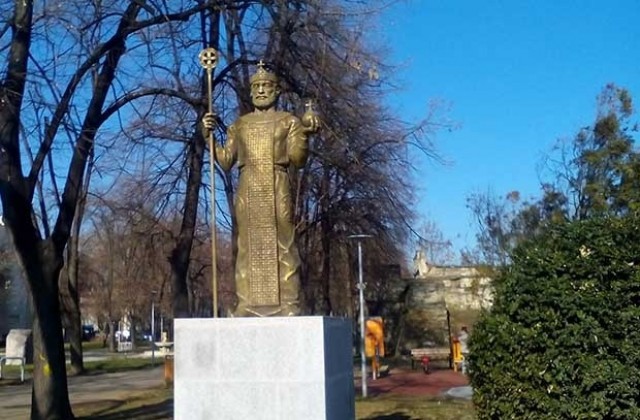 Паметник на цар Иван Срацимир светна във Видин