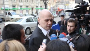 673 481 подписа за референдума на Шоуто на Слави влязоха