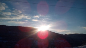 Пролетни температури и слънце през деня вечерта започва заоблачаване