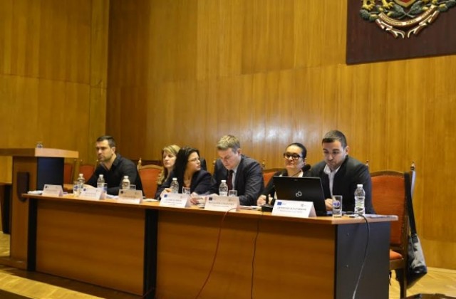 Експерти обясниха на работодатели от В. Търново как да кандидатстват за европейско финансиране