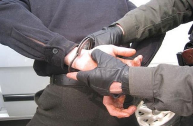 Арестуваха двама мъже за телефонна измама, извършена на територията на Габрово