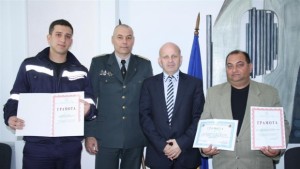 Областният връчи грамоти на двама старозагорски пожарникари