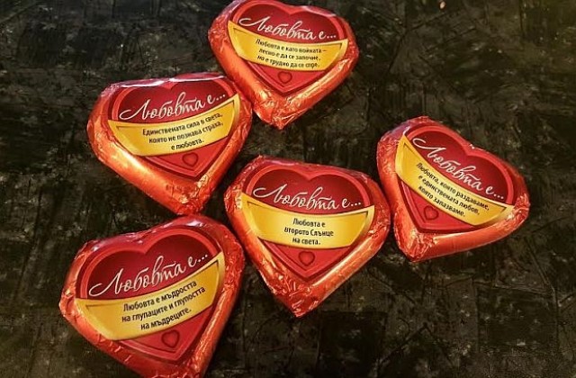 Шоколадови валентинки изненадаха депутатите в парламента (СНИМКИ)