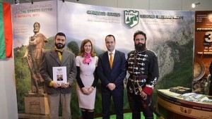 Жив Ботев посреща гостите на врачанския щанд на Ваканция и