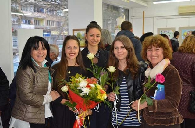 Изложба „3 по 10