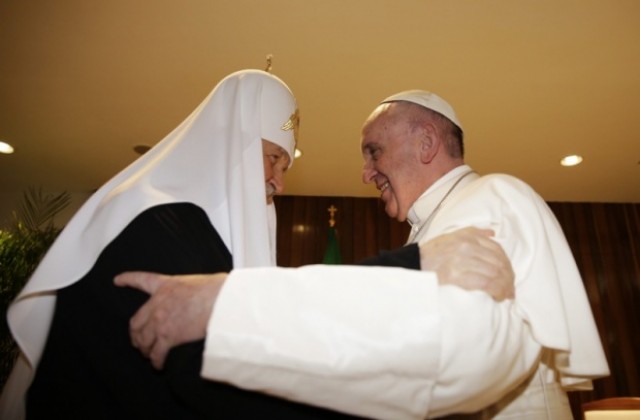 Историческа среща на папа Франциск и патриарх Кирил (СНИМКИ)