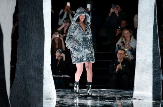 Риана дебютира като дизайнер на Нюйоркската седмица на модата (СНИМКИ)