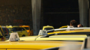 Общинари и таксиджии пак се събират заради цената на километър