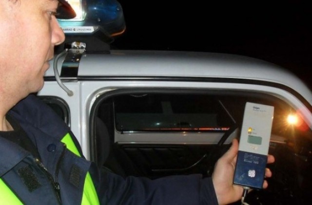 Пиян софиянец едва се държал на краката си, но седнал зад волана