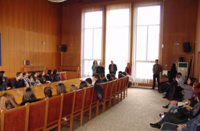 60 бъдещи юристи се запознаха с работата на Областната администрация