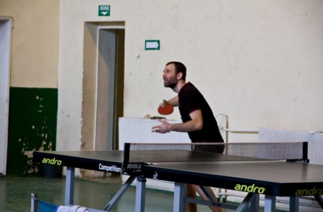 Професионалисти в тениса на маса обучаваха деца от Дреновец