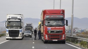 Опашка от камиони на Дунав мост над 300 са преминали