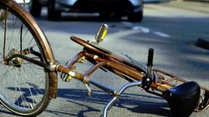 80годишен шофьор блъсна велосипедист