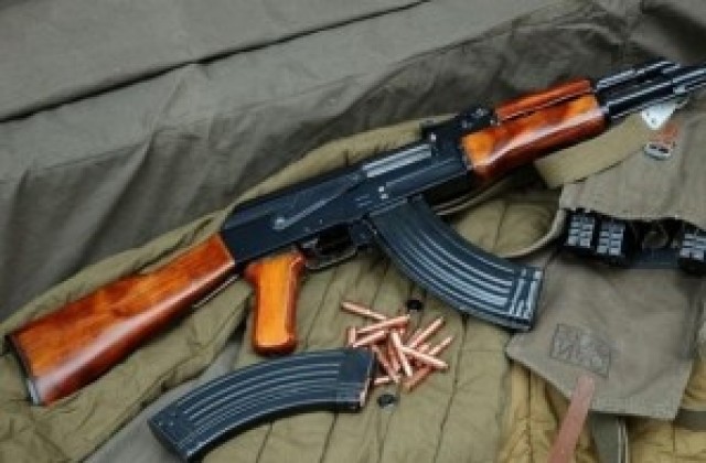 Откриха незаконни оръжия в дома на възрастен мъж