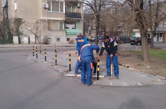 Монтират още антипаркинг колчета в „Северен“