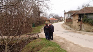 Областният управител съдейства за укрепването на застрашени от свлачища участъци