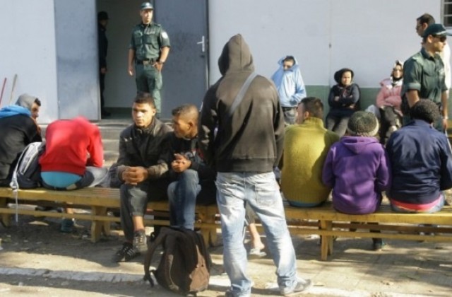 Полицаи агитират в Лесичово да не се стряскат от бежанци