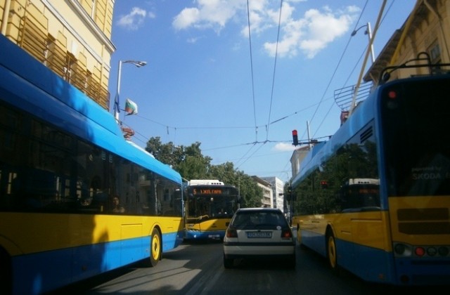 Без затворени кръстовища днес - на места ще е затруднено движението