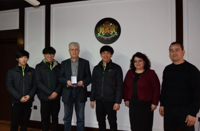 Корейски майстори от Корпуса на мира по таекуондо гостуваха в Горна Оряховица